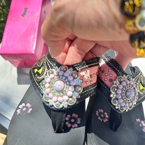 Corky's sandals - Picture 2 of 6